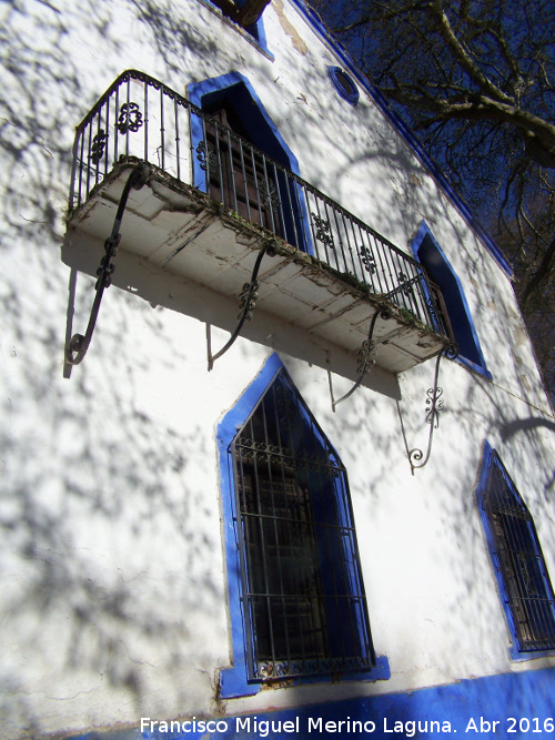 Casern de Mata Bejid - Casern de Mata Bejid. Balcn con tornapuntas o jabalcones