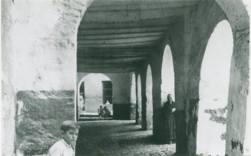 Plaza de la Magdalena - Plaza de la Magdalena. Foto antigua. Fotografa de Jaime Rosell Caada. Archivo IEG