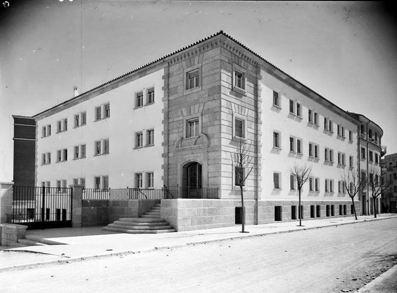 Edificio del Centro de Salud Virgen de la Capilla - Edificio del Centro de Salud Virgen de la Capilla. Centro de Salud, ao 1952. Fotografa de Juan Miguel Pando Barrero. Archivo Fototeca Patrimonio Histrico