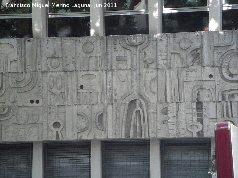 Edificio de los Sindicatos - Edificio de los Sindicatos. Esculturas murales de Miguel Fuentes