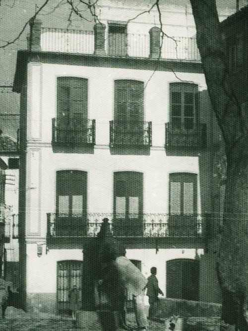 Casa de la Plaza de San Bartolom n 3 - Casa de la Plaza de San Bartolom n 3. Foto antigua. Fotografa de Jaime Rosell Caada. Archivo IEG