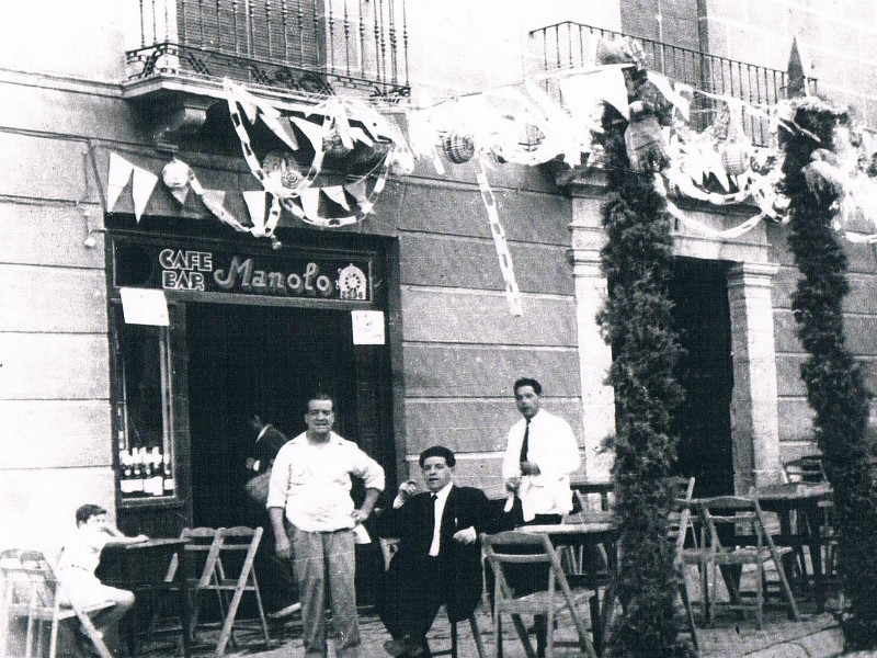 Plaza de los Jardinillos - Plaza de los Jardinillos. Foto antigua. Bar Manolo. Foto Garrido