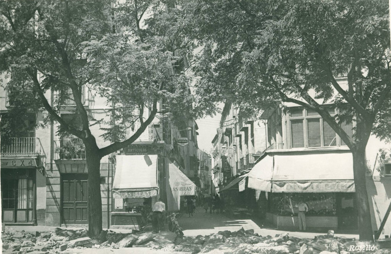 Plaza de Santa Mara - Plaza de Santa Mara. Foto antigua. En obras. Fotografa de Jaime Rosell Caada. Archivo IEG