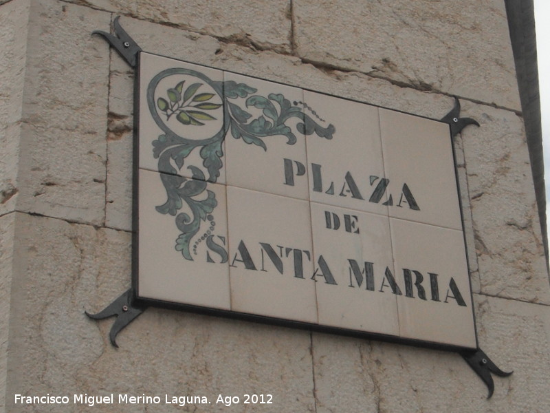 Plaza de Santa Mara - Plaza de Santa Mara. Placa de la artista Isabel Laguna Lpez