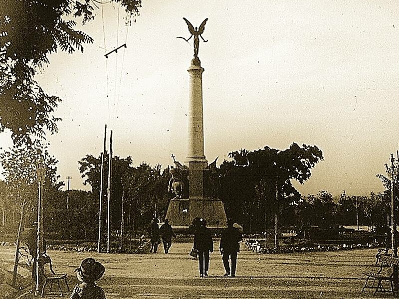 Plaza de las Batallas - Plaza de las Batallas. Foto antigua