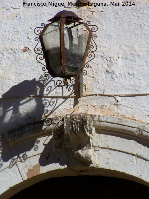 Cortijada Salido Alto - Cortijada Salido Alto. Farol y clave