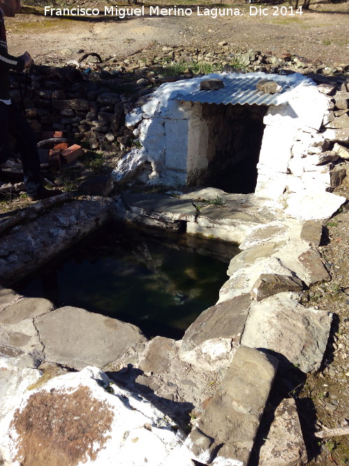 Lavaderos del Cortijo de Pura - Lavaderos del Cortijo de Pura. Lavadero pequeo y mina de agua