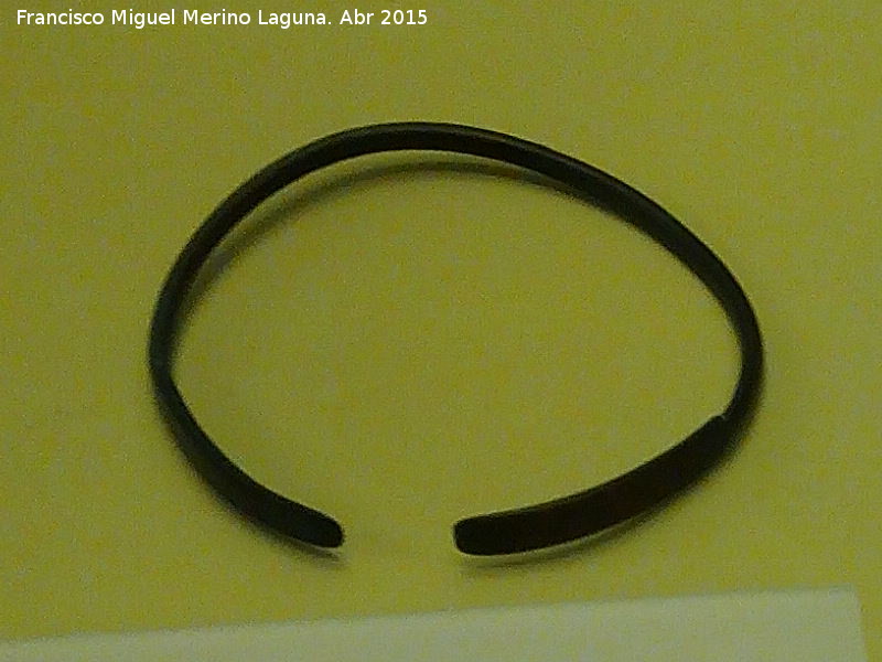 Fuente de la Magdalena - Fuente de la Magdalena. Pulsera romana de bronce. Museo Provincial