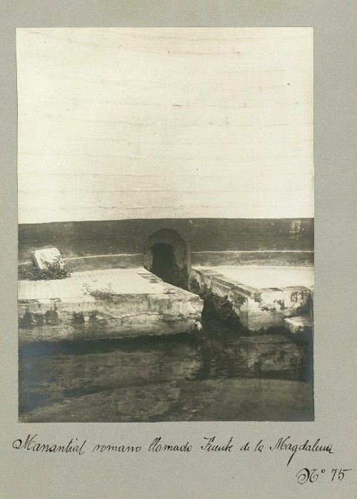 Fuente de la Magdalena - Fuente de la Magdalena. 1916 foto de Enrique Romero de Torres