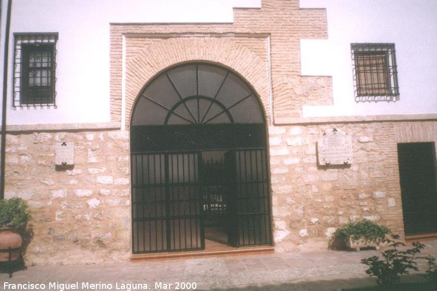 Real Monasterio de Santa Clara - Real Monasterio de Santa Clara. Puerta de acceso al convento, donde est el torno por donde venden los dulces