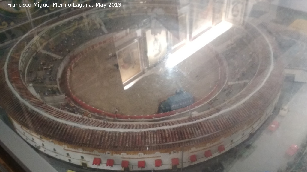 Taberna el Lagartijo - Taberna el Lagartijo. Maqueta de la Plaza de Toros de Linares