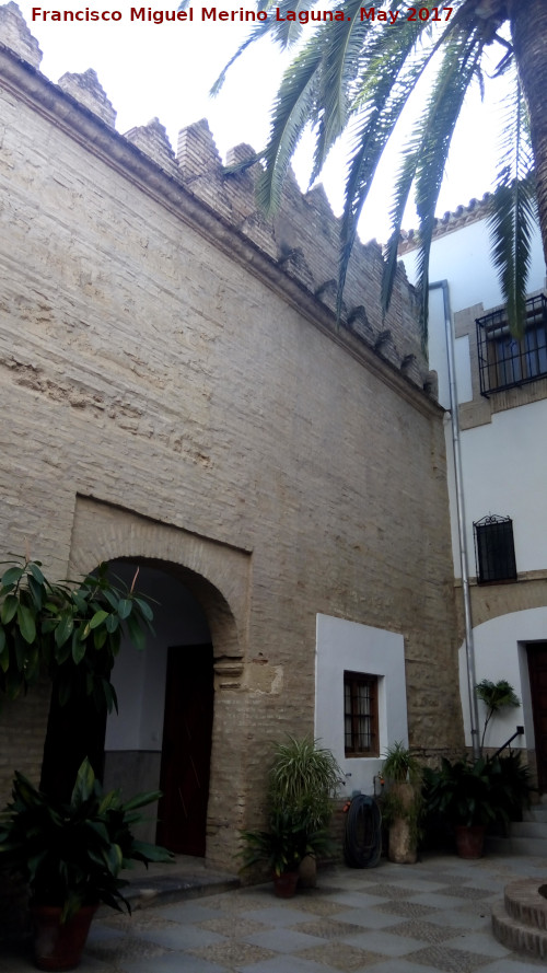 Iglesia Conventual de la Encarnacin - Iglesia Conventual de la Encarnacin. Muro almenado