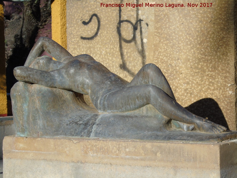 Monumento a Jacinto Higueras - Monumento a Jacinto Higueras. Desnudo
