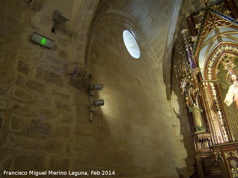 Colegiata de Santa Mara de los Reales Alczares. Capilla de la Virgen de Guadalupe - Colegiata de Santa Mara de los Reales Alczares. Capilla de la Virgen de Guadalupe. Pared contraria a la Portada de las Bolas