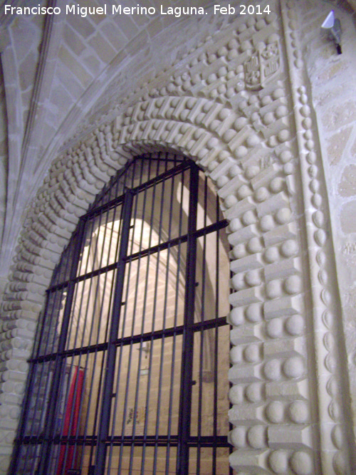 Colegiata de Santa Mara de los Reales Alczares. Capilla de la Virgen de Guadalupe - Colegiata de Santa Mara de los Reales Alczares. Capilla de la Virgen de Guadalupe. Portada de las Bolas al claustro