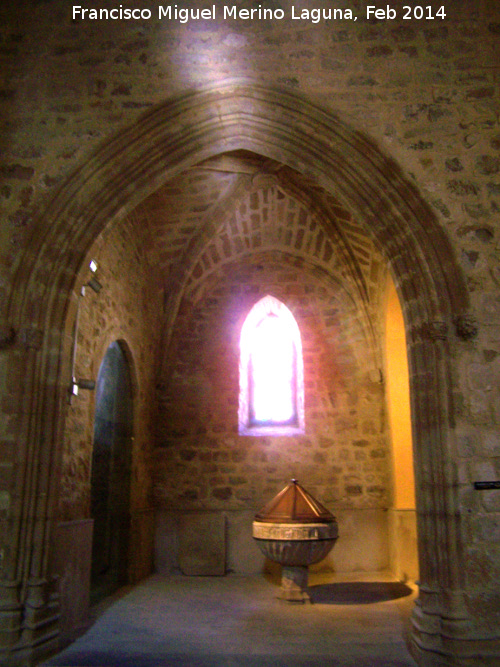 Colegiata de Santa Mara de los Reales Alczares. Capilla Bautismal - Colegiata de Santa Mara de los Reales Alczares. Capilla Bautismal. Portada interior