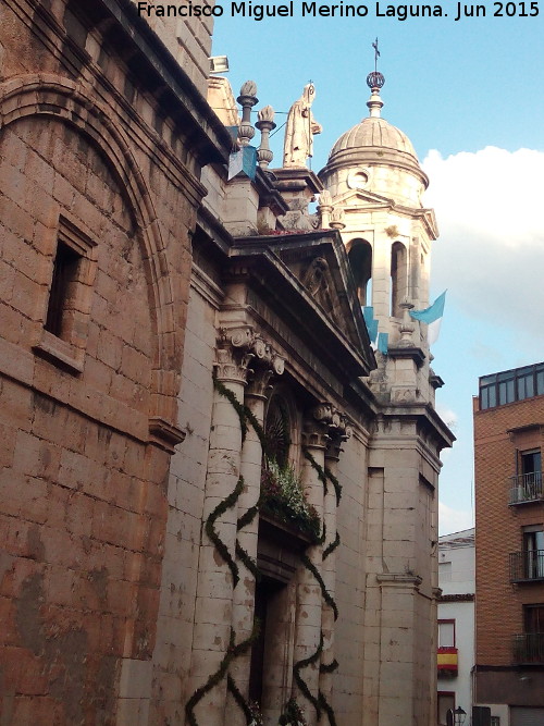 Baslica de San Ildefonso - Baslica de San Ildefonso. Fachada engalanada por la Virgen de la Capilla