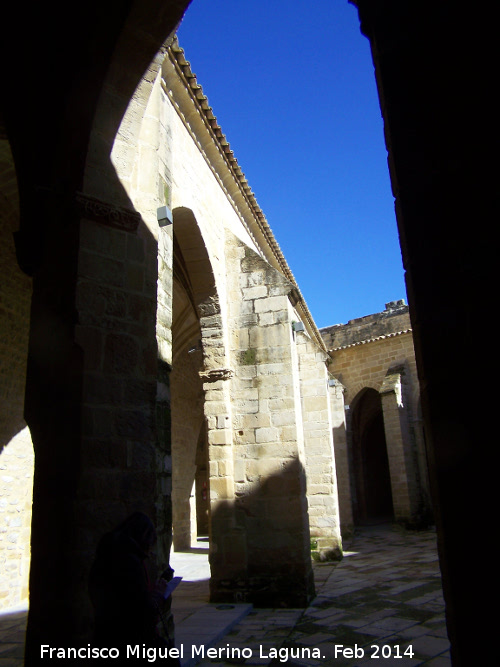 Colegiata de Santa Mara de los Reales Alczares. Claustro - Colegiata de Santa Mara de los Reales Alczares. Claustro. 