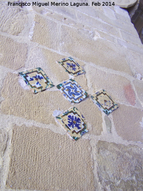 Colegiata de Santa Mara de los Reales Alczares. Claustro - Colegiata de Santa Mara de los Reales Alczares. Claustro. Azulejos en cruz