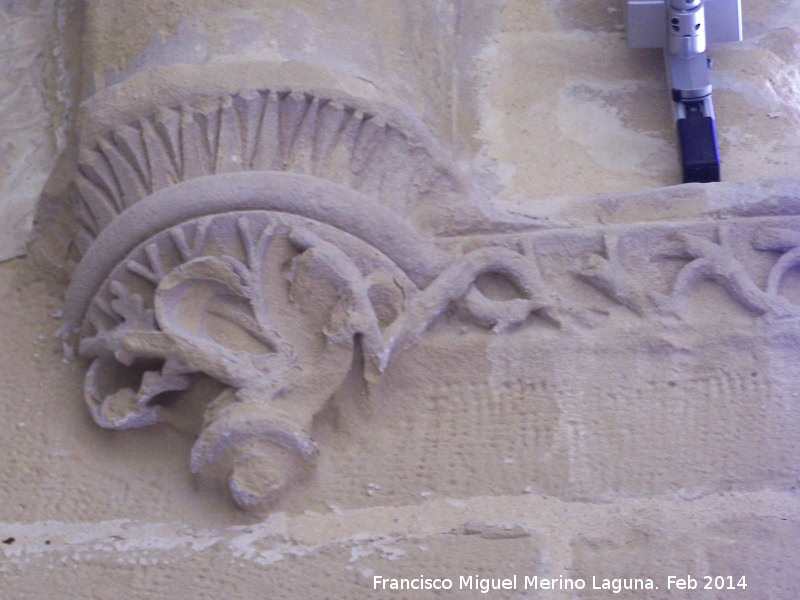 Colegiata de Santa Mara de los Reales Alczares. Claustro - Colegiata de Santa Mara de los Reales Alczares. Claustro. Mnsula en la que comienza la guirnalda de ramas entrecruzadas