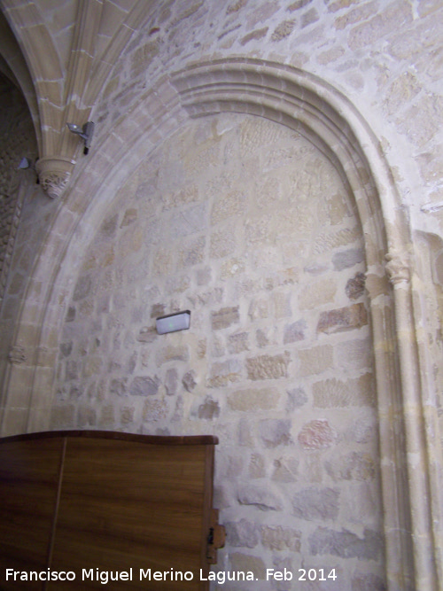 Colegiata de Santa Mara de los Reales Alczares. Claustro - Colegiata de Santa Mara de los Reales Alczares. Claustro. Capilla cegada