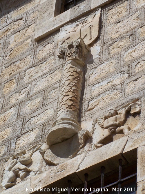 Iglesia de San Andrs - Iglesia de San Andrs. Columna izquierda