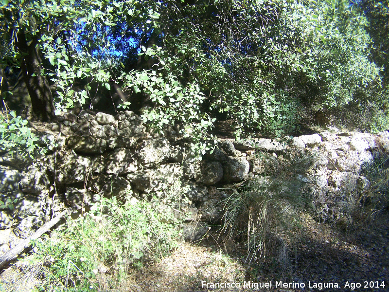 Fuente Bermeja - Fuente Bermeja. Muros de piedra