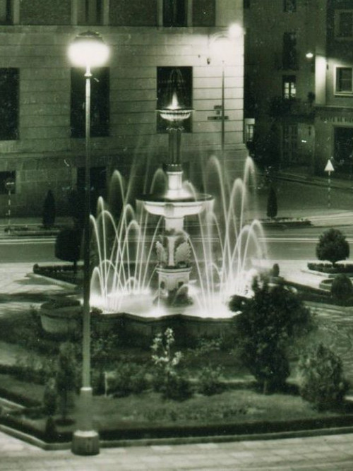 Fuente de la Glorieta de Blas Infante - Fuente de la Glorieta de Blas Infante. Foto antigua. Archivo IEG