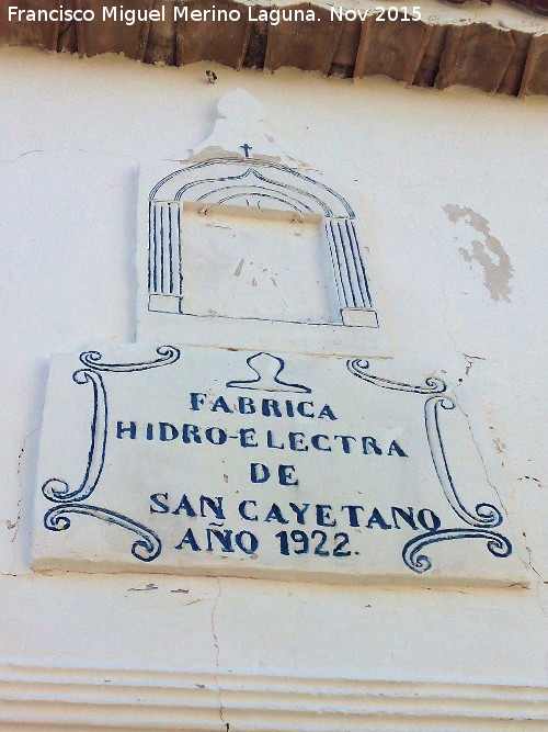 Fbrica de Luz San Cayetano - Fbrica de Luz San Cayetano. Hornacina y cartela con ao