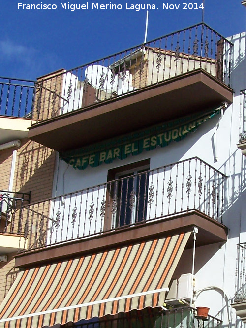 Curiosidades - Curiosidades. Toldo de un bar en un piso de la Calle Angosta de Beas de Segura