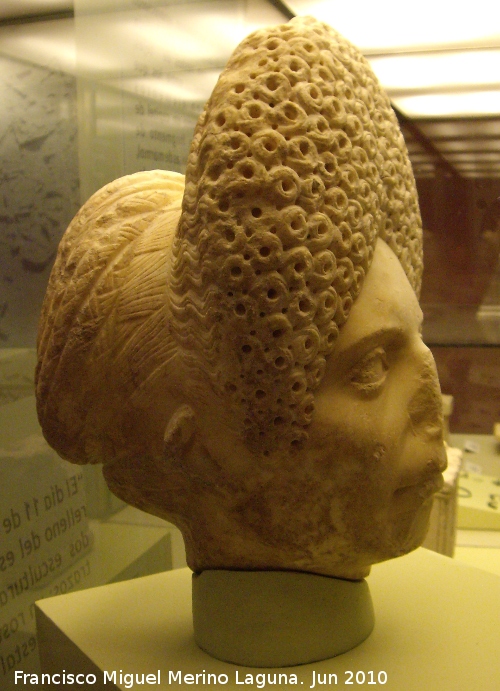 Villa romana del Cortijo de los Robles - Villa romana del Cortijo de los Robles. Cabeza femenina con tocado. Museo Provincial de Jan