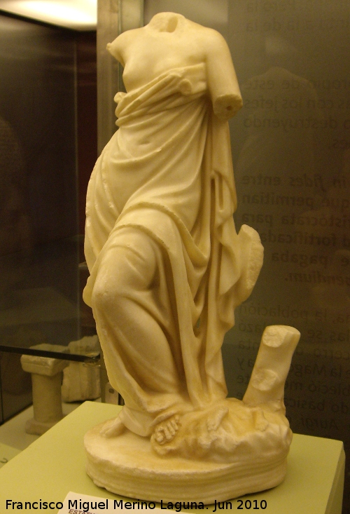 Villa romana del Cortijo de los Robles - Villa romana del Cortijo de los Robles. Escultura de Venus en mrmol. Siglo II d.C. Museo Provincial de Jan