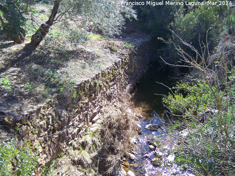 Puente del Salido - Puente del Salido. Muro de encauzamiento