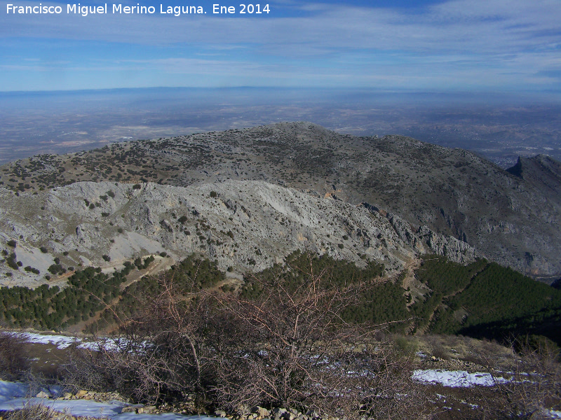 Cresta del Diablo - Cresta del Diablo. En primer trmino la Cresta del Diablo y detrs el Cerro Morteros