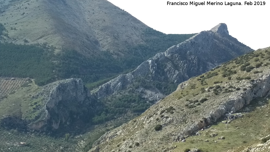 Cresta del Diablo - Cresta del Diablo. Desde la ladera sur de La Pea