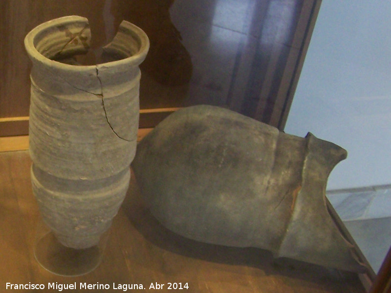 Recipientes de noria islmicos - Recipientes de noria islmicos. Museo Arqueolgico Profesor Sotomayor - Andjar