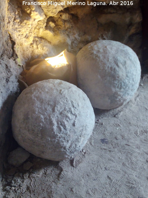 Bolao de catapulta - Bolao de catapulta. Pasadizo del Arrabal Viejo de La Mota - Alcal la Real