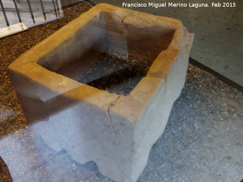 Necrpolis de Los Chorrillos - Necrpolis de Los Chorrillos. Urna cineraria con restos de ceniza del difunto. Museo Arqueolgico de Linares