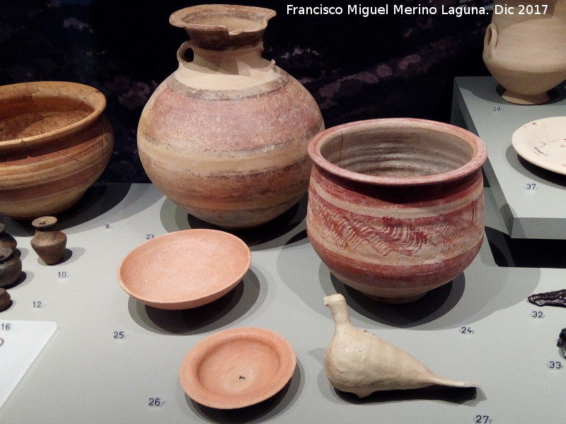 Necrpolis de Los Chorrillos - Necrpolis de Los Chorrillos. Tumba del Askos de la Paloma. Museo Ibero de Jan