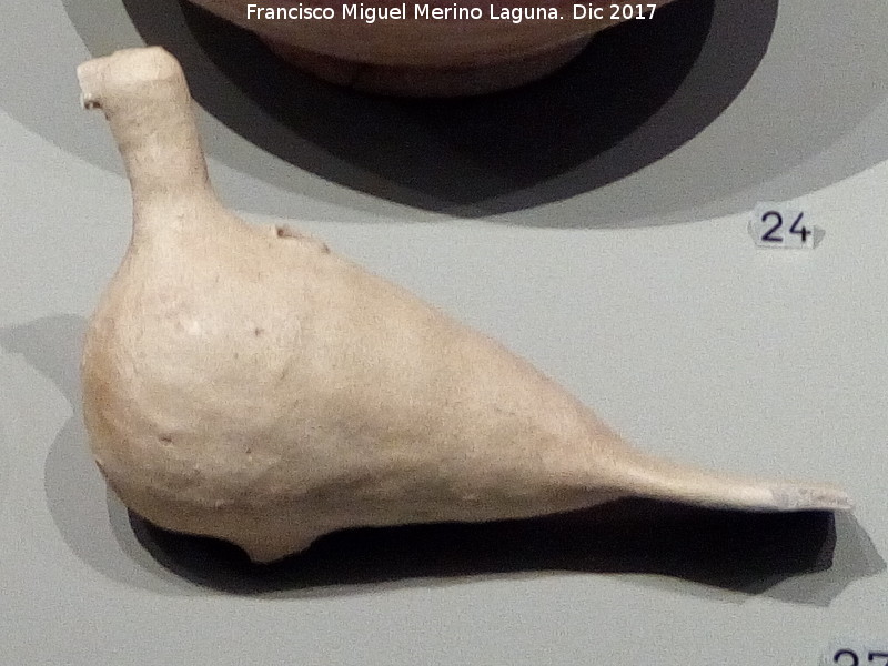 Necrpolis de Los Chorrillos - Necrpolis de Los Chorrillos. Askos de paloma. Museo Ibero de Jan