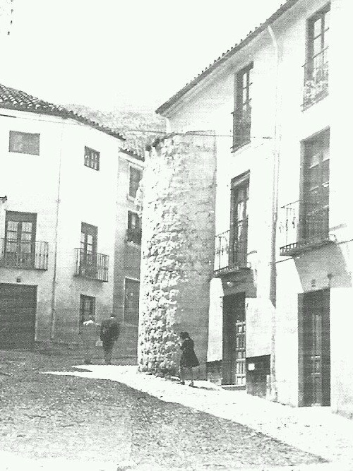 Muralla de Jan. Puerta del Sol - Muralla de Jan. Puerta del Sol. Torren circular