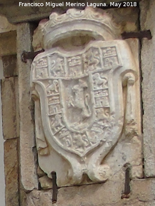 Fuente de la Plaza de San Rafael - Fuente de la Plaza de San Rafael. Escudo