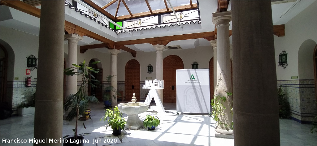 Delegaci�n del Gobierno de la Junta de Andaluc�a - Delegaci�n del Gobierno de la Junta de Andaluc�a. Patio