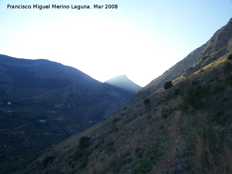 Cordel del Collado de la Yedra - Cordel del Collado de la Yedra. Con la Cresta del Diablo al fondo