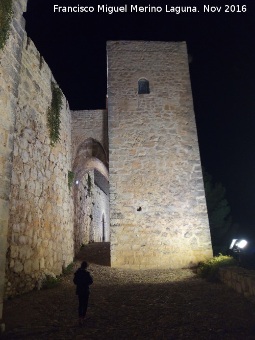 Castillo Nuevo de Santa Catalina. Torre de la Capilla - Castillo Nuevo de Santa Catalina. Torre de la Capilla. De noche