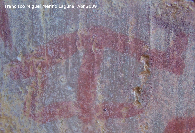 Pinturas rupestres del Frontn V - Pinturas rupestres del Frontn V. Antropomorfo del grupo inferior el que est ms arriba. Del tipo phi con algo en su brazo derecho