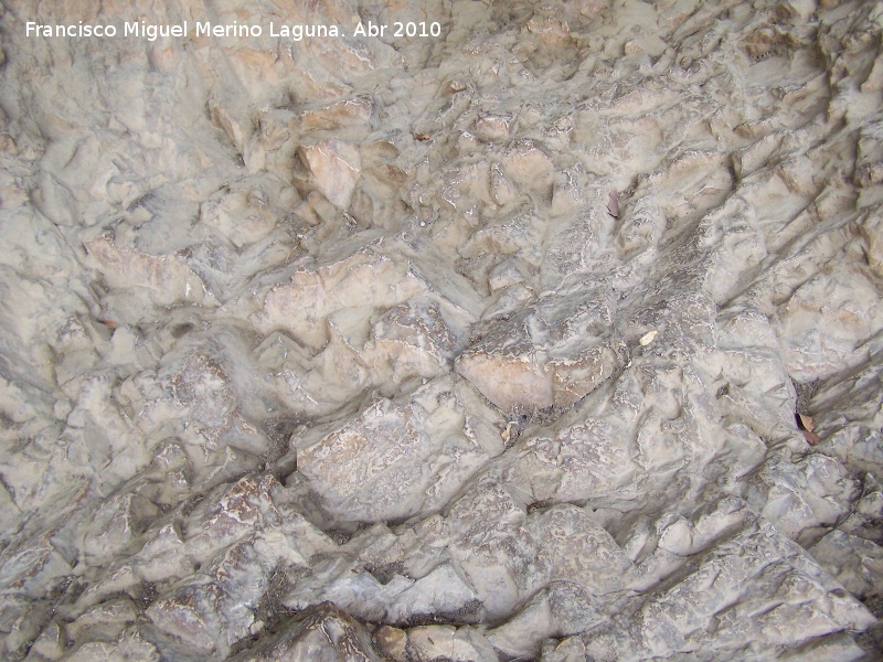 Cueva de los Herreros - Cueva de los Herreros. Suelo desgastado