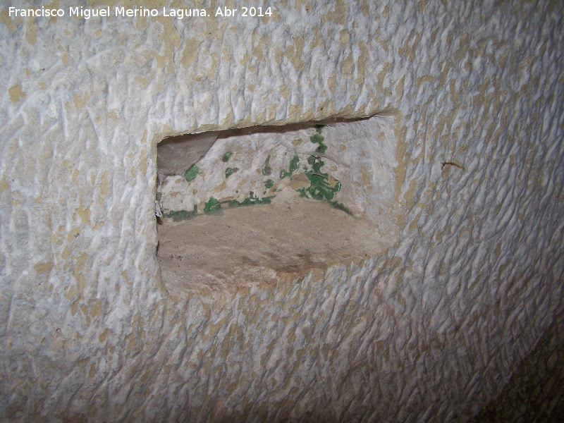 Oratorio visigodo de Giribaile. Celda del Abad - Oratorio visigodo de Giribaile. Celda del Abad. Armario con restos de pintura verde