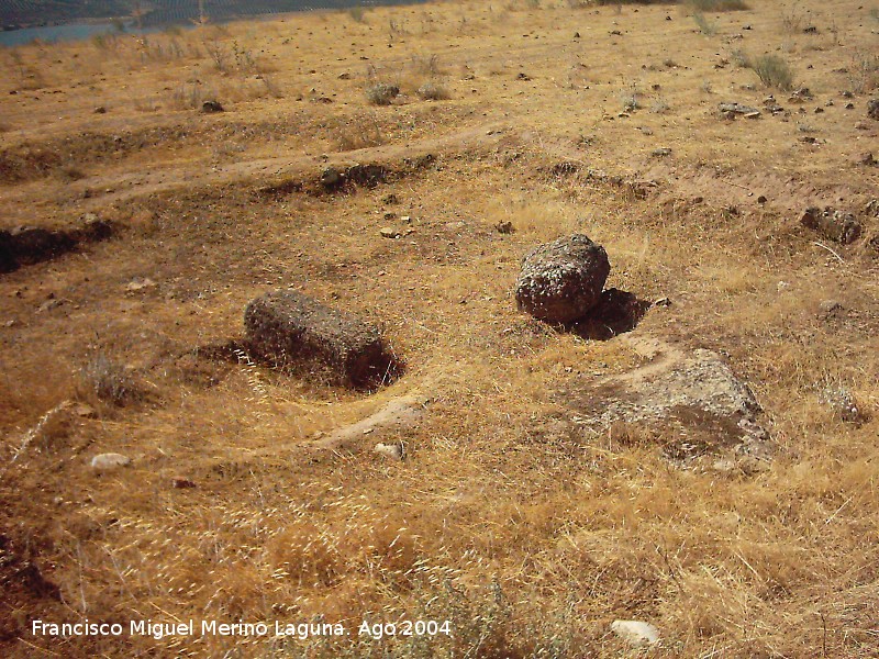 Oppidum de Giribaile. Viviendas - Oppidum de Giribaile. Viviendas. Restos de columnas y planta de una vivienda