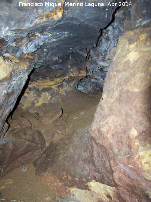 Oppidum de Giribaile. Cueva Santuario - Oppidum de Giribaile. Cueva Santuario. Hornacina donde incide la luz en el solsticio